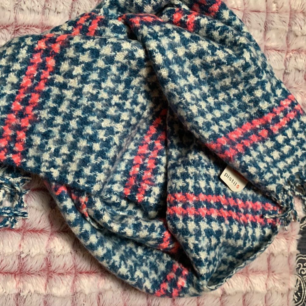 NWT Pistil Scarf